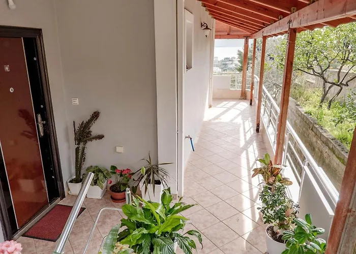 Roan Apartment *