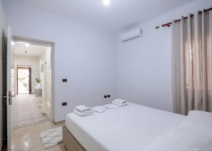 Roan Apartment *